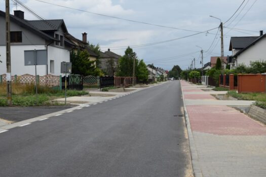 Przebudowana droga gminna w Osinach.