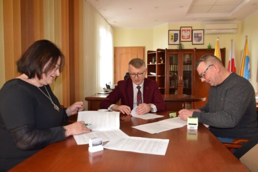 Podpisanie umowy na remonty dróg gruntowo-tłuczniowych, Mirzec.