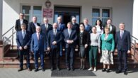 Wspólne zdjecie rady Gminy w Mircu z wójtem Mirosławem Sewerynem po ostatniej sesji w kadencji 2018 - 2014