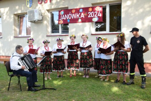 Występ zespołu Trębolanki podczas janówki