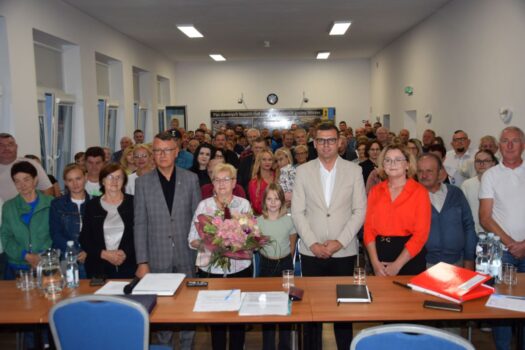 Pamiątkowe zdjęcie na zakończenie kadencji sołtys Jadwigi Matysek