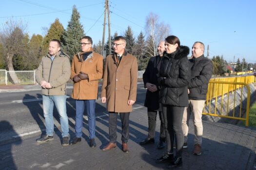 Odbiór chodnika dla pieszych oraz systemu odwodnienia drogi w Gadce