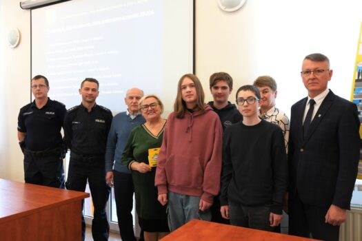 Nagrodzeni uczniowie w konkursie fotograficznym na temat bezpieczeństwa