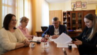 Podpisanie umowy na przebudowę i adaptację pomieszczeń w SP w Trębowcu na potrzeby utworzenia klubu kultury wiejskiej.