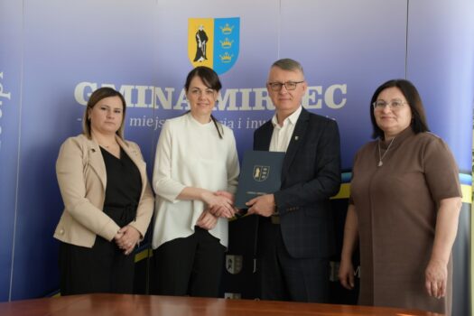 Podpisanie umowy z przedstawicielami Stowarzyszenia Wspólnie dla Gminy Mirzec