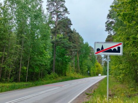 Droga Mirzec - Wąchock, wjazd w obszar leśny