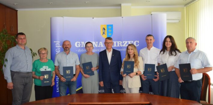 Podpisaie umów na realizację inicjatyw lokalnych w 2025 r. w gminie Mirzec