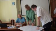 Wstępne założenia projektowe oceniają Ryszard Nowak, wójt Mirosław Seweryn i Michał Boroń.